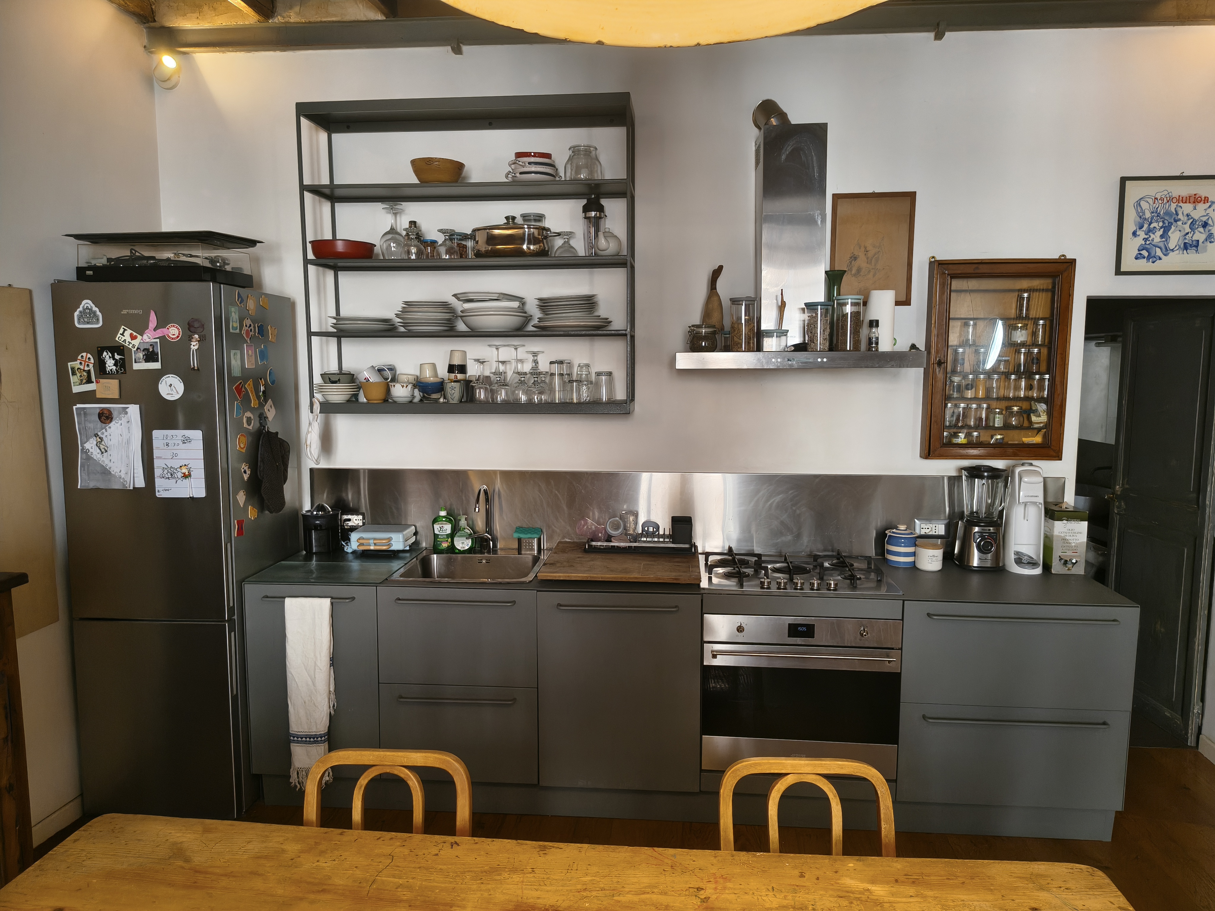 The integrated kitchen with grey cabinetry