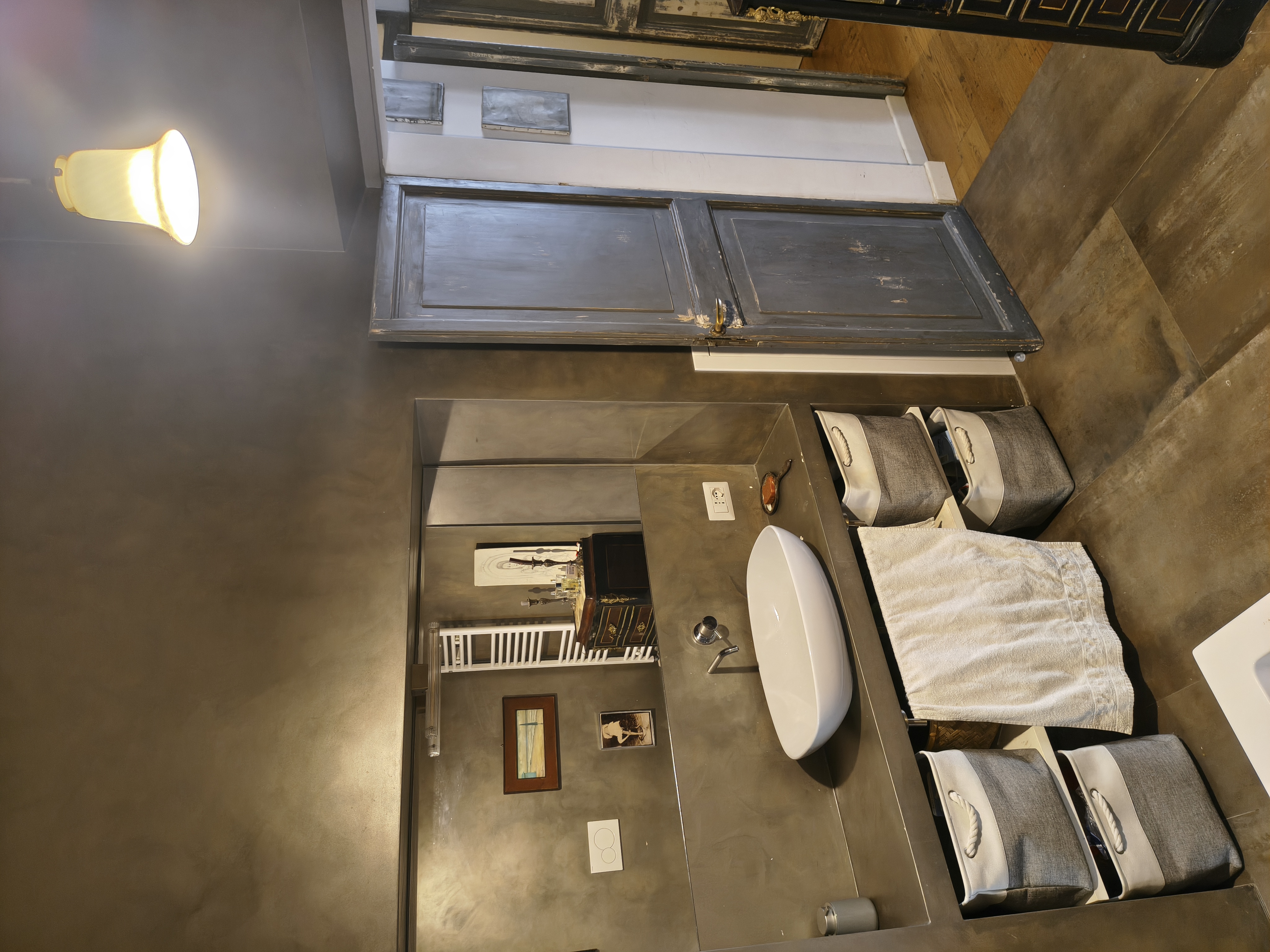 The bathroom with towels