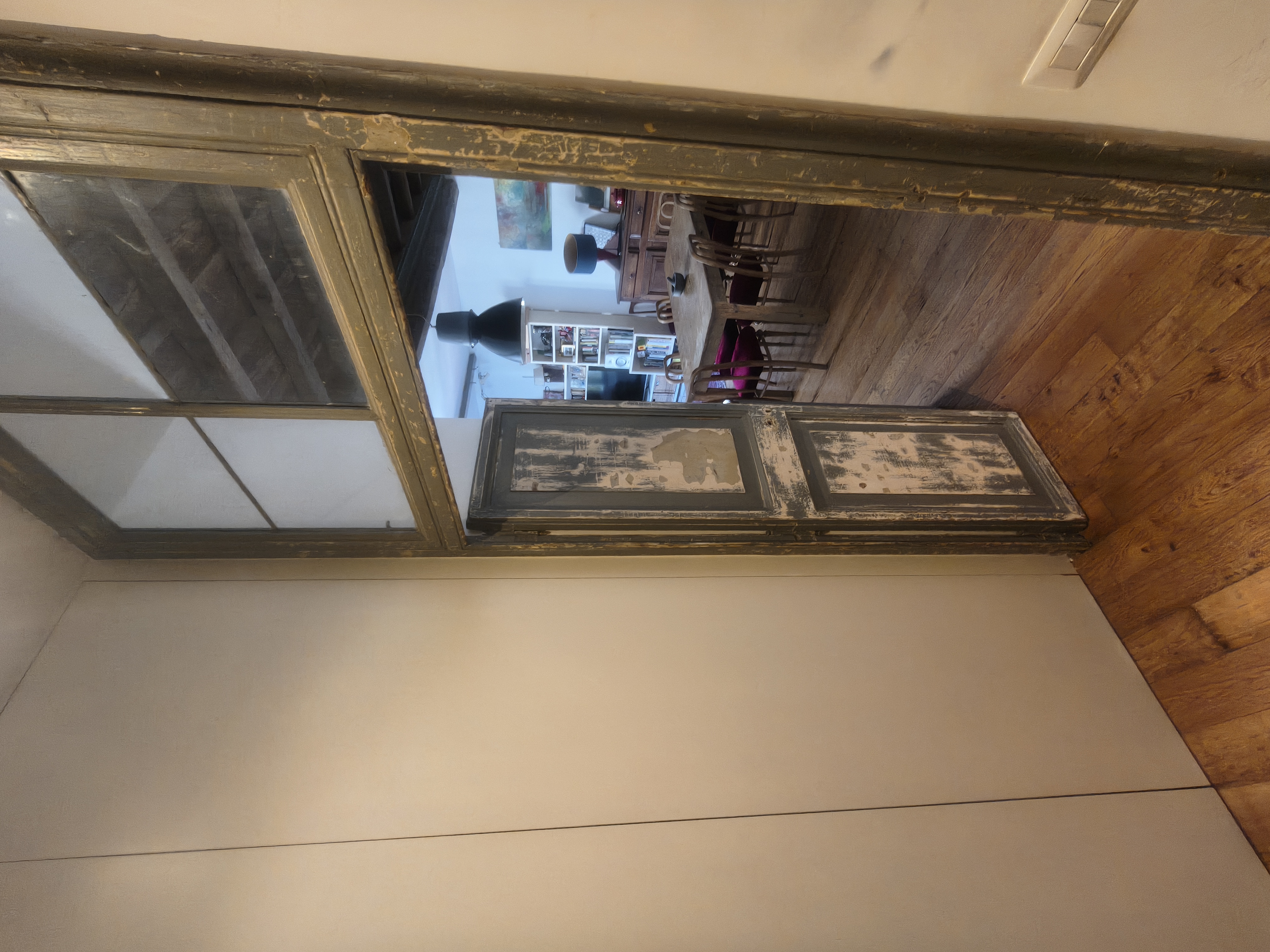 The entrance with pictures and mirror